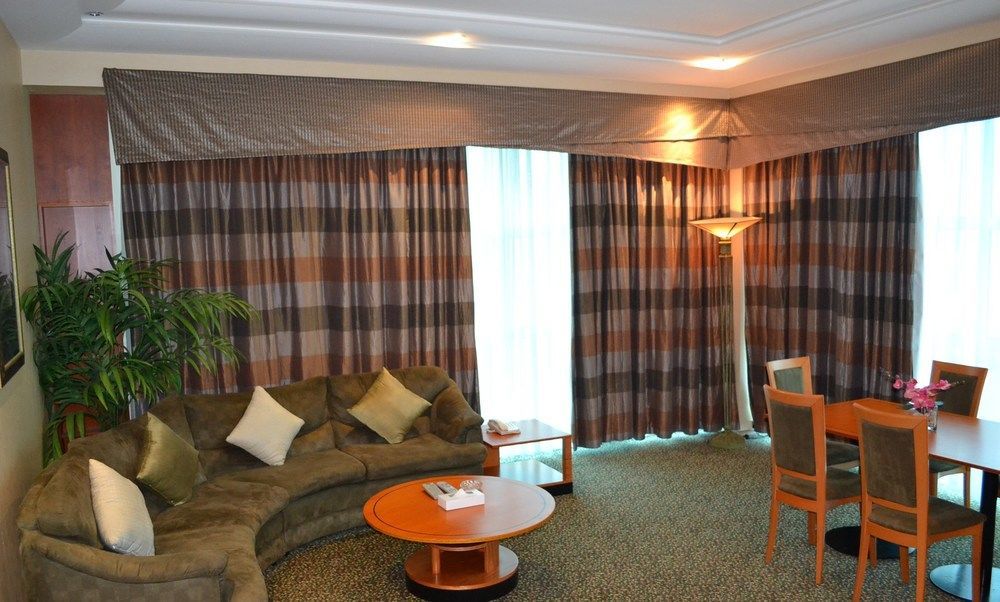 Gulf Court Hotel Манама Экстерьер фото